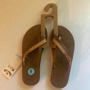 NWT Billabong women’s sandals brown size 6